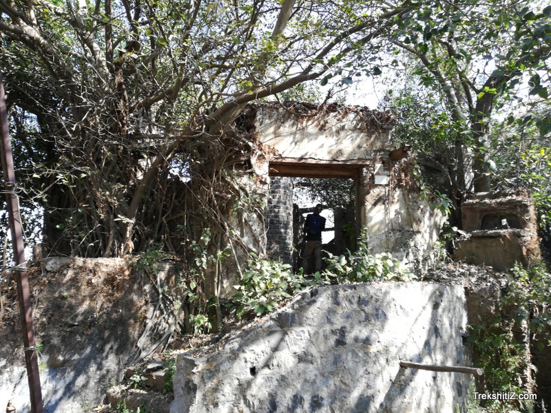 Pardi Fort, Ruined structures